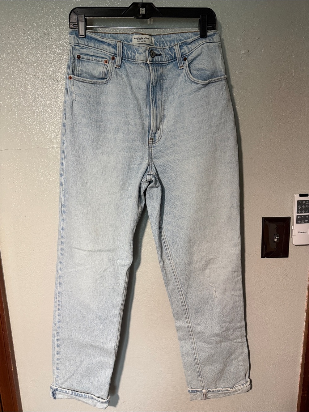 Abercrombie and Fitch 90’s Straight Ultra High Rise 10L